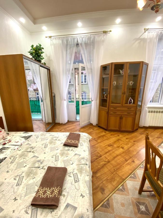 Apartament Навпроти Вернісажу Біля Оперного Вулиця Театральна 26 Є Балкон Та Інернет Lwów Zewnętrze zdjęcie