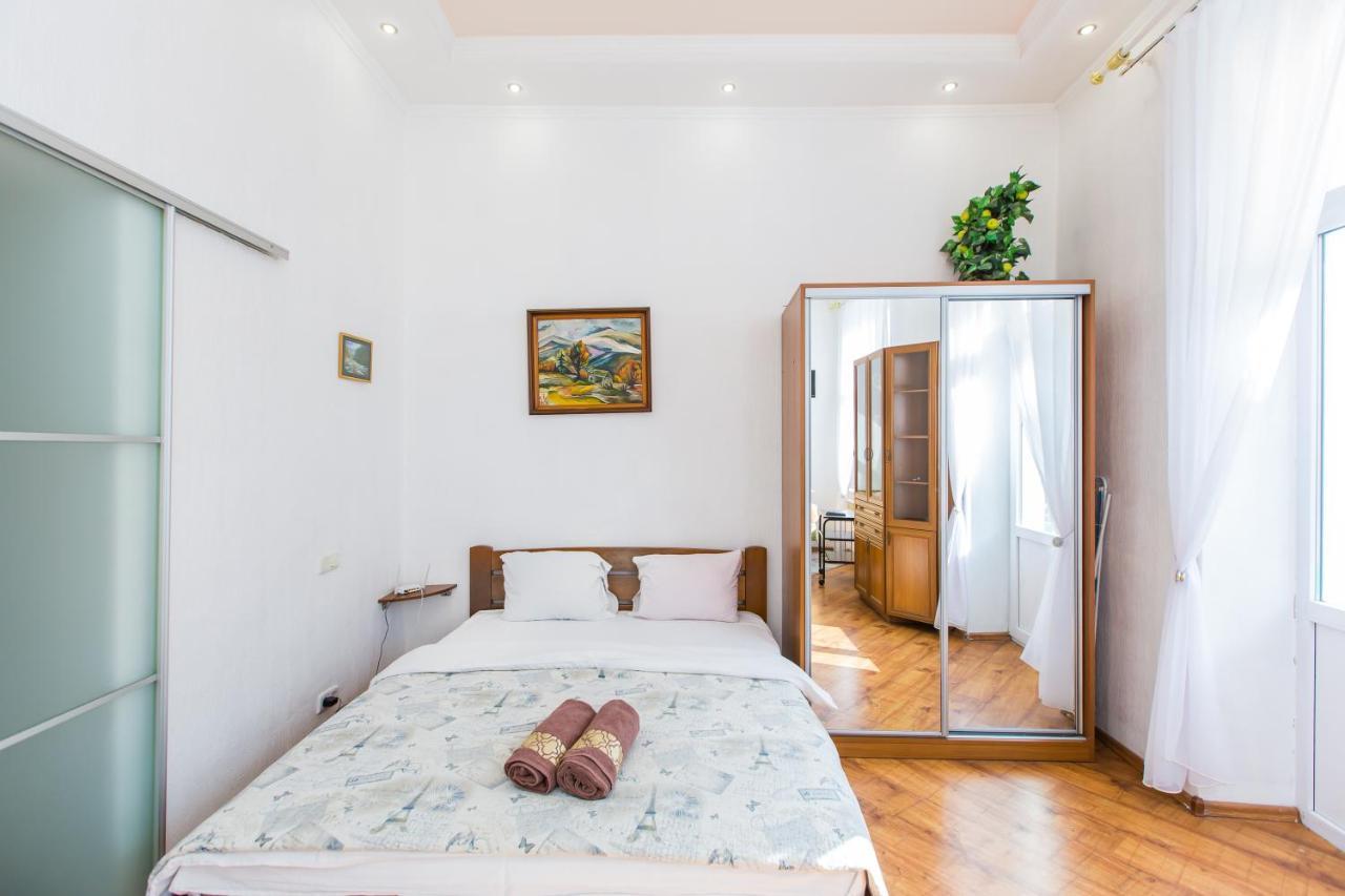 Apartament Навпроти Вернісажу Біля Оперного Вулиця Театральна 26 Є Балкон Та Інернет Lwów Zewnętrze zdjęcie