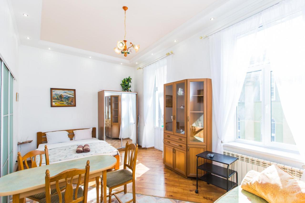 Apartament Навпроти Вернісажу Біля Оперного Вулиця Театральна 26 Є Балкон Та Інернет Lwów Zewnętrze zdjęcie